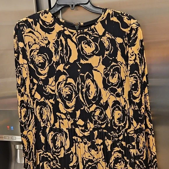 💕CHICO'S BLACK LABEL💕 Tiered Pleated Dress Abstract Floral Neutral Combo NWOT - Picture 6 of 11